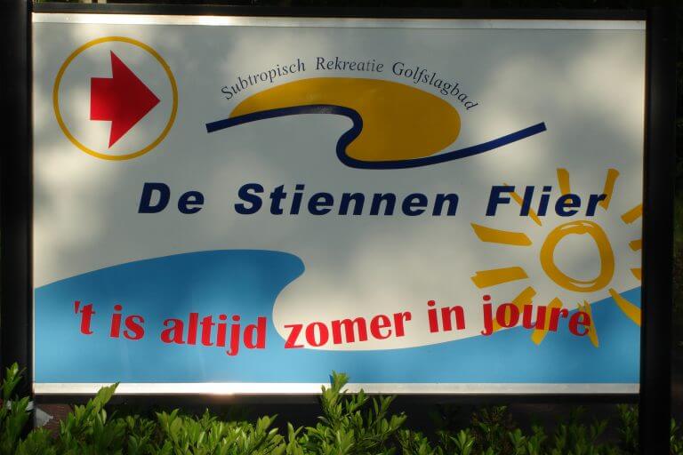 De Stiennen Flier, slogan